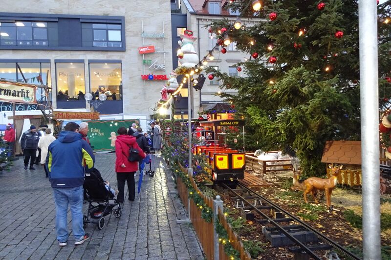 Datei:Weihnachtsmarkt 9 2022.jpg