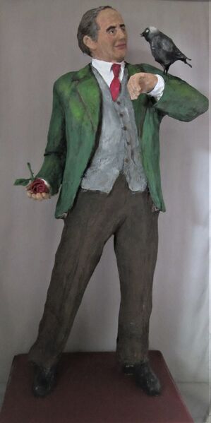 Datei:Hans Schiller pappmaché.jpg