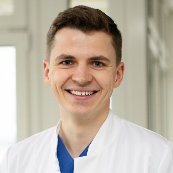 Datei:Klinikum Airbrush quadratisch.jpg