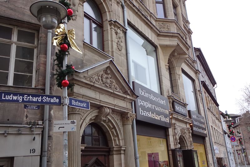 Datei:Papierhaus Schöll.jpg