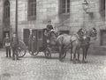 Krankenwagen der freiwilligen Sanitätskolonne im Innenhof des Rathauses, Königstr. 88/86, Aufnahme um 1907
