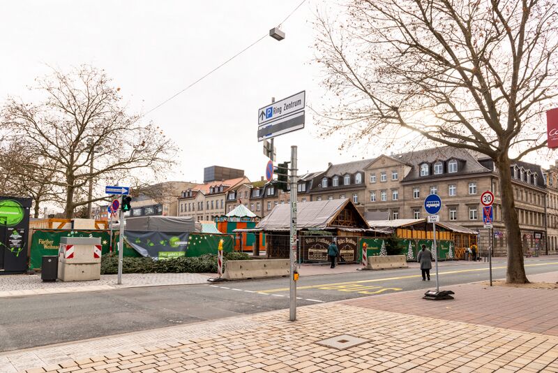 Datei:Friedrichstraße Weihnachtsmarkt Dez 2022.jpg