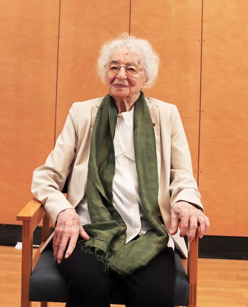 Datei:Ruth Weiss 100.jpg