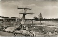 Sprungturm im Freibad, um <a class="mw-selflink selflink">1960</a>