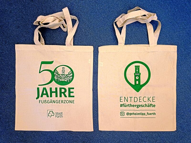 Datei:2025-09-27 Stofftaschen 50 Jahre Fußgängerzone.jpg