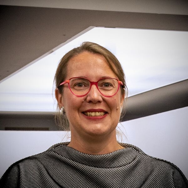 Datei:Rebecca Suttner (2022).jpg