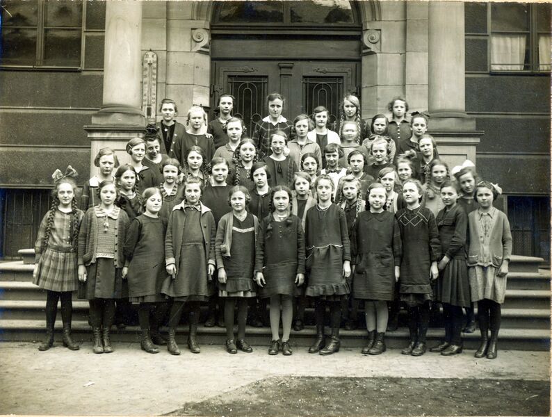 Datei:Schulklasse um 1920.jpg