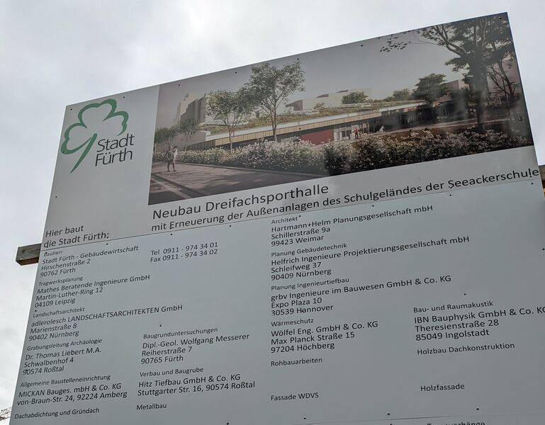 Datei:Sporthalle Seeacker Tafel Jun 2022.jpg