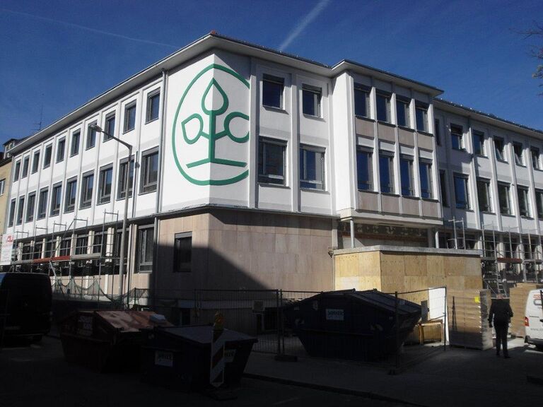 21.07.2015 Königswarterstr. 28 neue Fassade.jpg