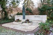 Familie Grundig Grab Jan 2025.jpg