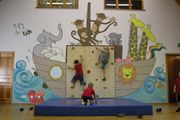 Kletterwand im KiGa PPP.JPG