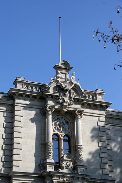 Datei:Logenhaus Portal Detail 2017 2.jpg