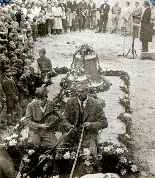 Datei:Löhekirche Glockenfuhrwerk.jpg