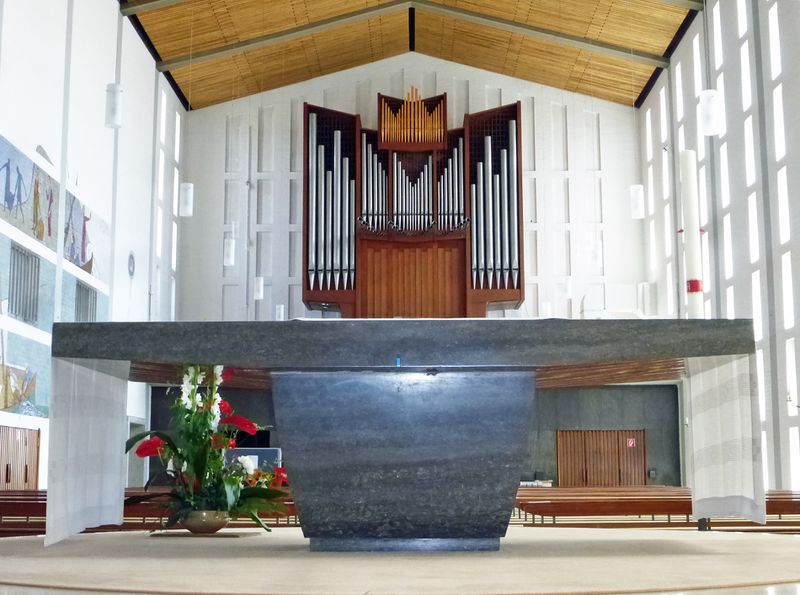 Datei:Christkönig Altar Orgel.jpg