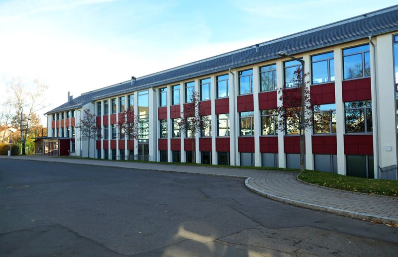 Datei:Farrnb Schule x 11 2020.JPG