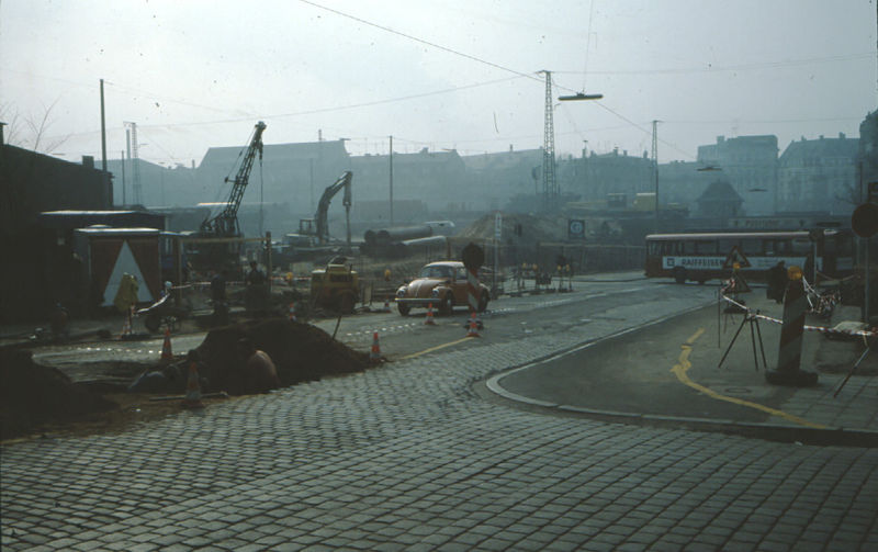 Datei:U-Bahn Vorarbeiten Jakobinenstraße 7.jpg