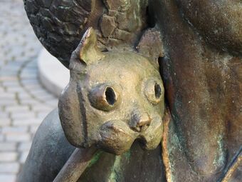 Gauklerbrunnen Tiermaske 1.jpg