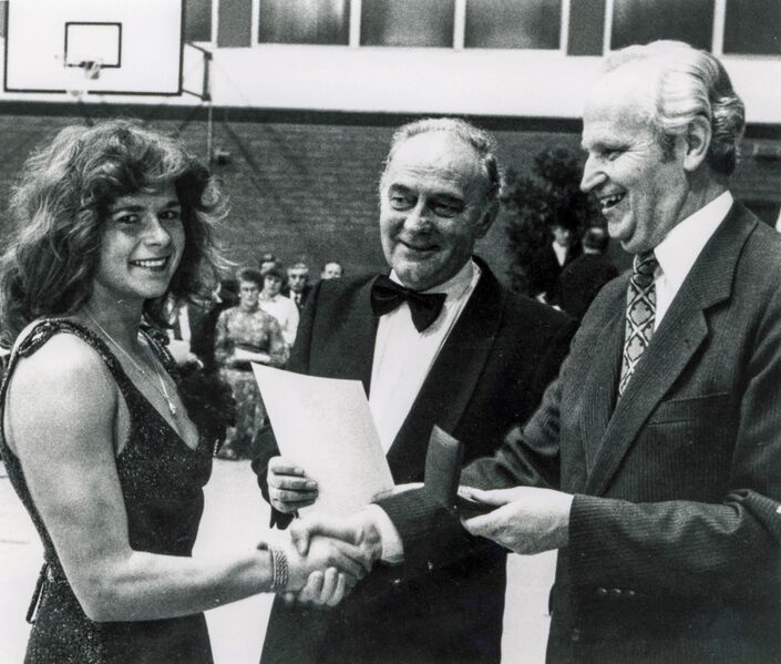 Datei:NL 16-127-207 Scherzer Turnhalle TV 1860 Sportlerehrung 1981.jpg