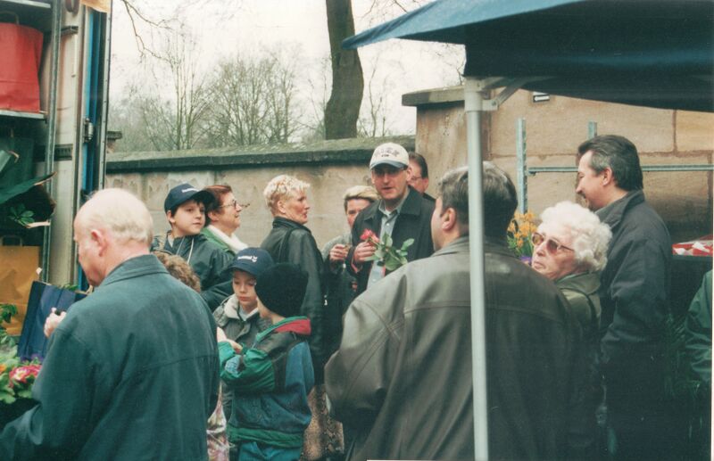 Datei:75-jähriges Jubiläum März 2001 mit Volker Heißmann.JPG