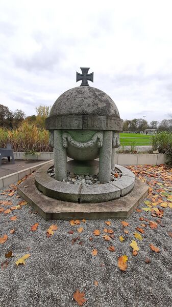 Datei:Kriegerdenkmal Spielvereinigung (2).jpg