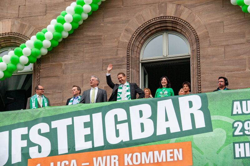 Datei:Aufstieg Spielvereinigung April 2012 12.jpg