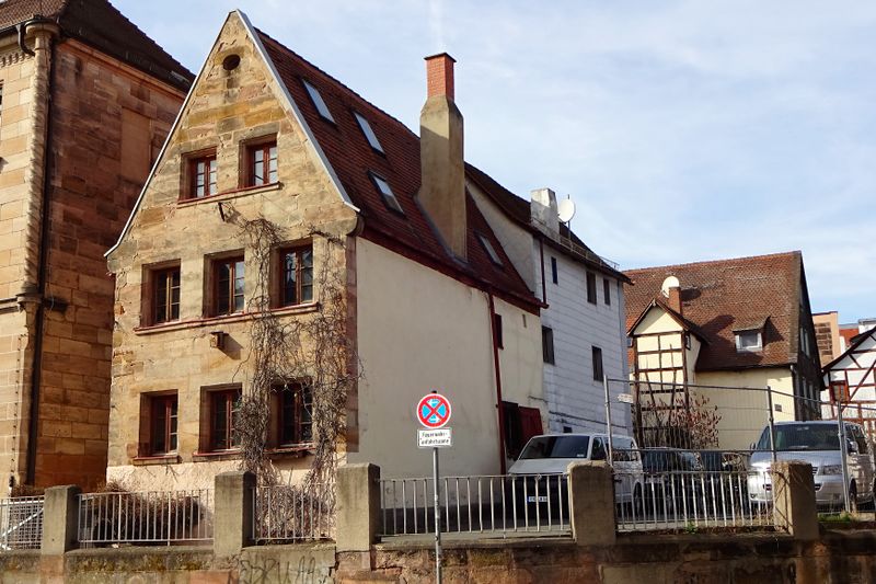 Datei:Helmplatz 9+7.jpg