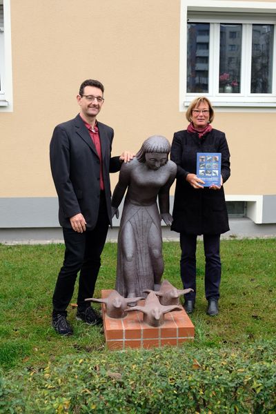 Datei:Maja Buchvorstellung DSCF0481.jpg