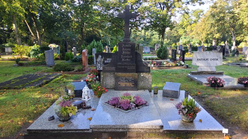 Datei:Grab Waisenhaus 1.jpg