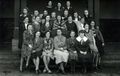 Klasse 4b des Mädchenlyzeum - dem heutigem Helene-Lange-Gymnasium, in der Mitte die Klassenlehrerin , 1934