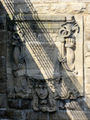 Ein Original-Relief mit dem Baujahr der alten Brücke. Heute unterhalb des Hans-Segitz-Stegs angebracht.