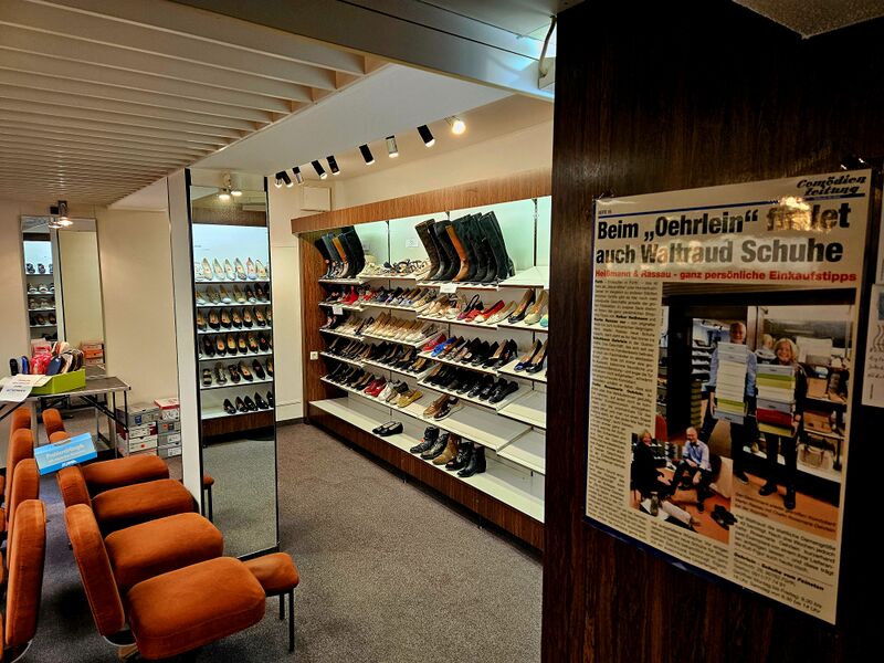 Datei:Schuhhaus Oehrlein VerkaufraumIV.jpg