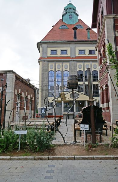 Datei:Humbser Biergarten Zaun 5.JPG