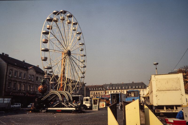Datei:NL-FW 05 0009 KP Schaack Fuerther Kirchweih-Auskehr 16.10.1986.jpg