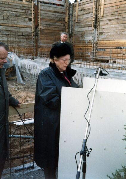 Datei:NL 16-127-281 Scherzer Grundsteinlegung BRK Pflegeheim 22 Mrz 1985.jpg