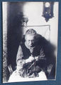 Ehefrau von Fritz Oerter mit Katze, ca. 1930