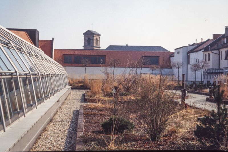 Datei:NL-FW 05 0349 KP Schaack City Center Dachgarten 20.3.1990.jpg