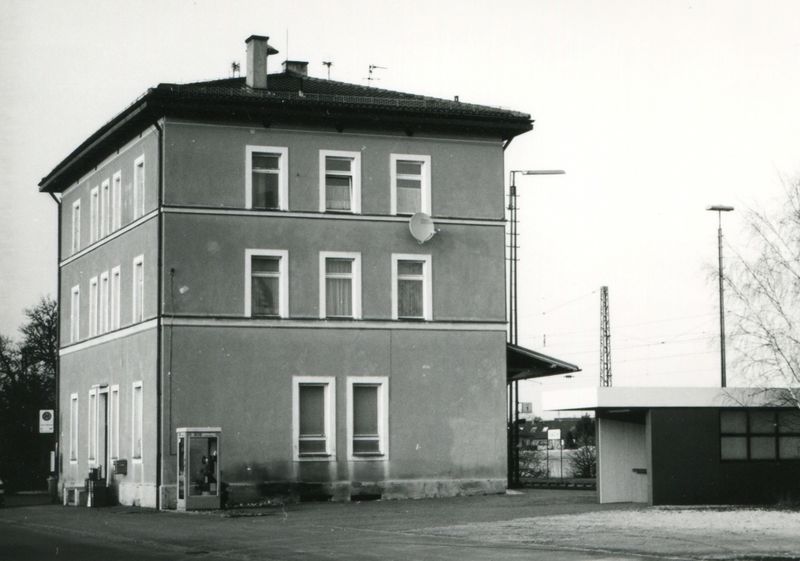 Datei:Bahnhof Vach 1990.jpg