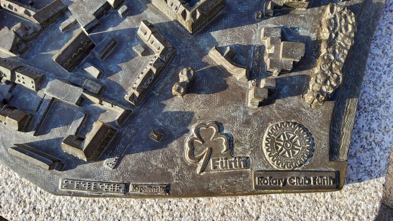 Datei:Taktile Tafel 1.jpg