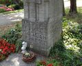 Vertriebenen-Denkmal von 1966 auf dem <a class="mw-selflink selflink">Friedhof Stadeln</a> (2019)