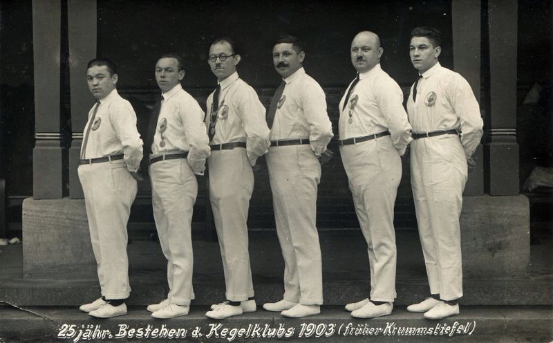 Datei:AK Kegelclub Krummstiefel 1928.jpg