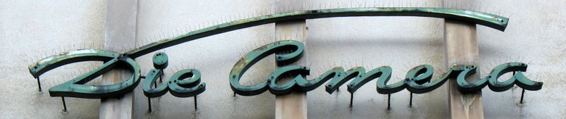 Datei:Camera Schriftzug.jpg