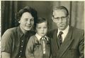 Ein Familienfoto der Familie Pietsch  aus Stadeln 1952 vom Atelier . Bei der vorherigen Fotos von 1927 und 1929 hieß das Atelier noch , könnte evtl. der Sohn sein.