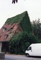 ehem. Scheune mit vielen Dachböden unter dem großen Dach für die Tabak Trocknung an der <!--LINK'" 0:39-->. Später zum Wohnhaus umgebaut und nach der Aufnahme vom Juli 1999 abgerissen.
