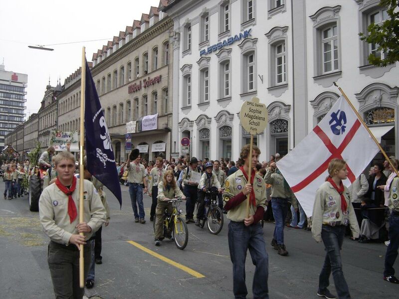 Datei:Pfadfinder St. Georg 2005 Kärwazug.jpg