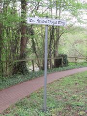 Friedel-Vogel-Weg hinter Kursana Residenz IMG 0360.jpg