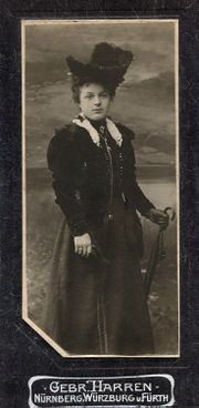 Gebrüder Harren Photografen Dame mit Hut.jpg