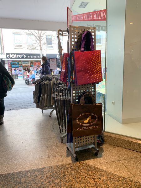 Datei:Boutique Alexander 3.jpg