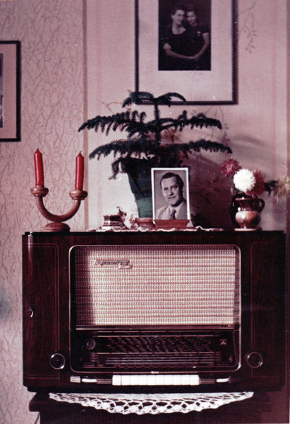 Datei:Max Grundig Radio.jpg