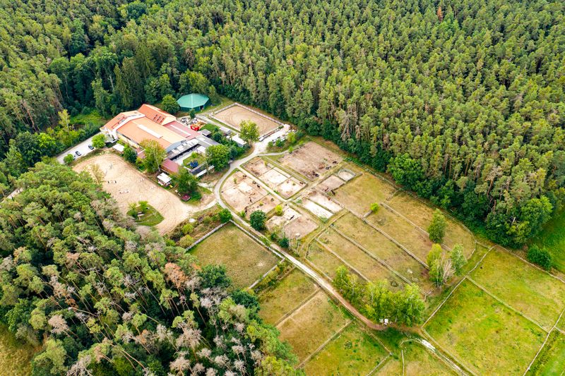 Datei:Reitstall Oberfürberg Aug 2020 2.jpg