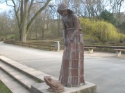 Stadtpark Terrakottaplastik II.JPG